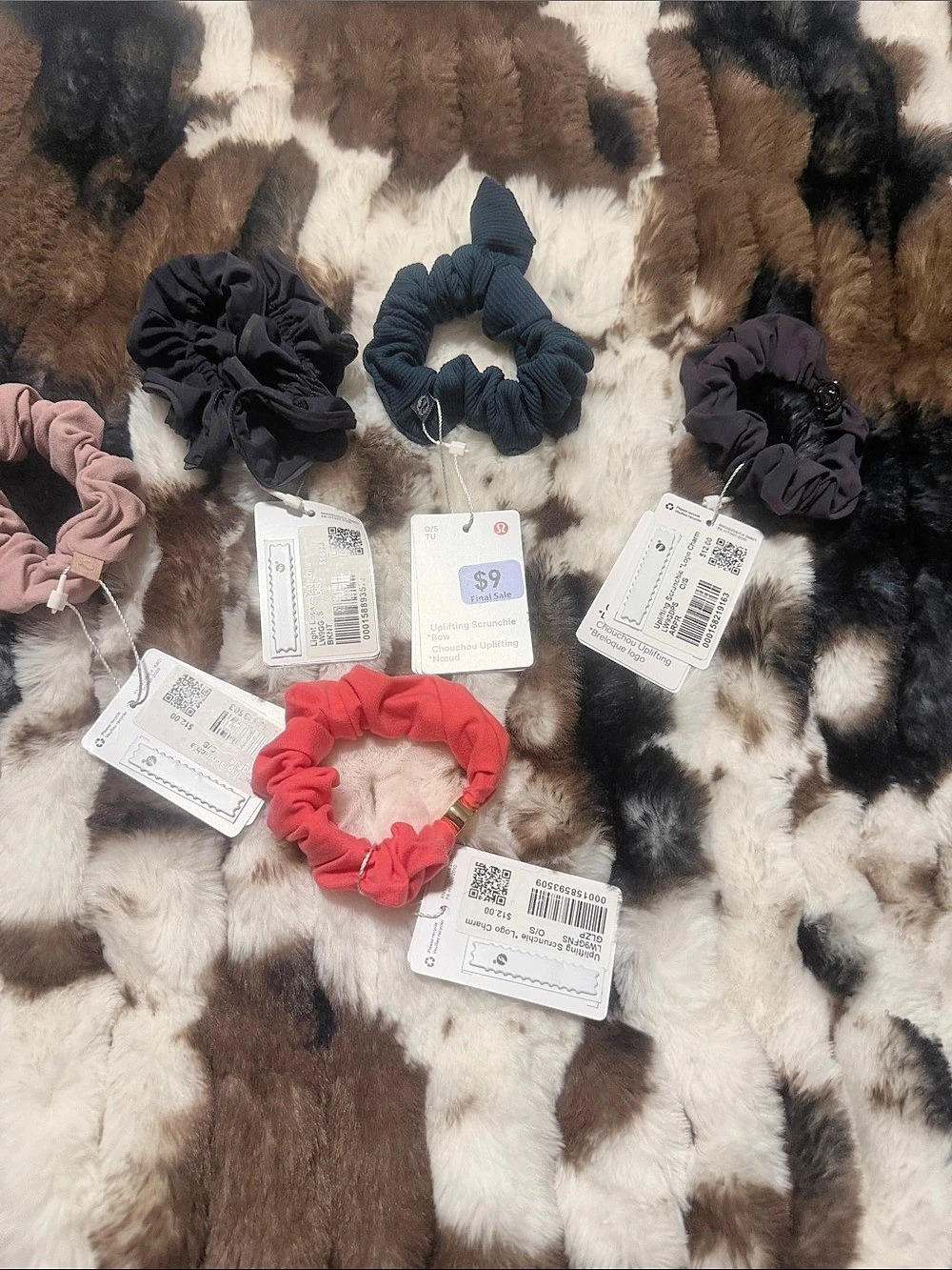 Lululemon Uplifting Scrunchie Set Black & Red NWT